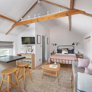 the-hayloft.tophotelsbath.com/