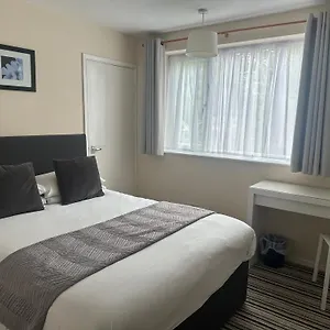 alder-lodge.cambridgehotelsuk.com/